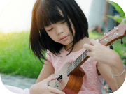 みんなと一緒にコンサートに出演してギターを演奏したよ!