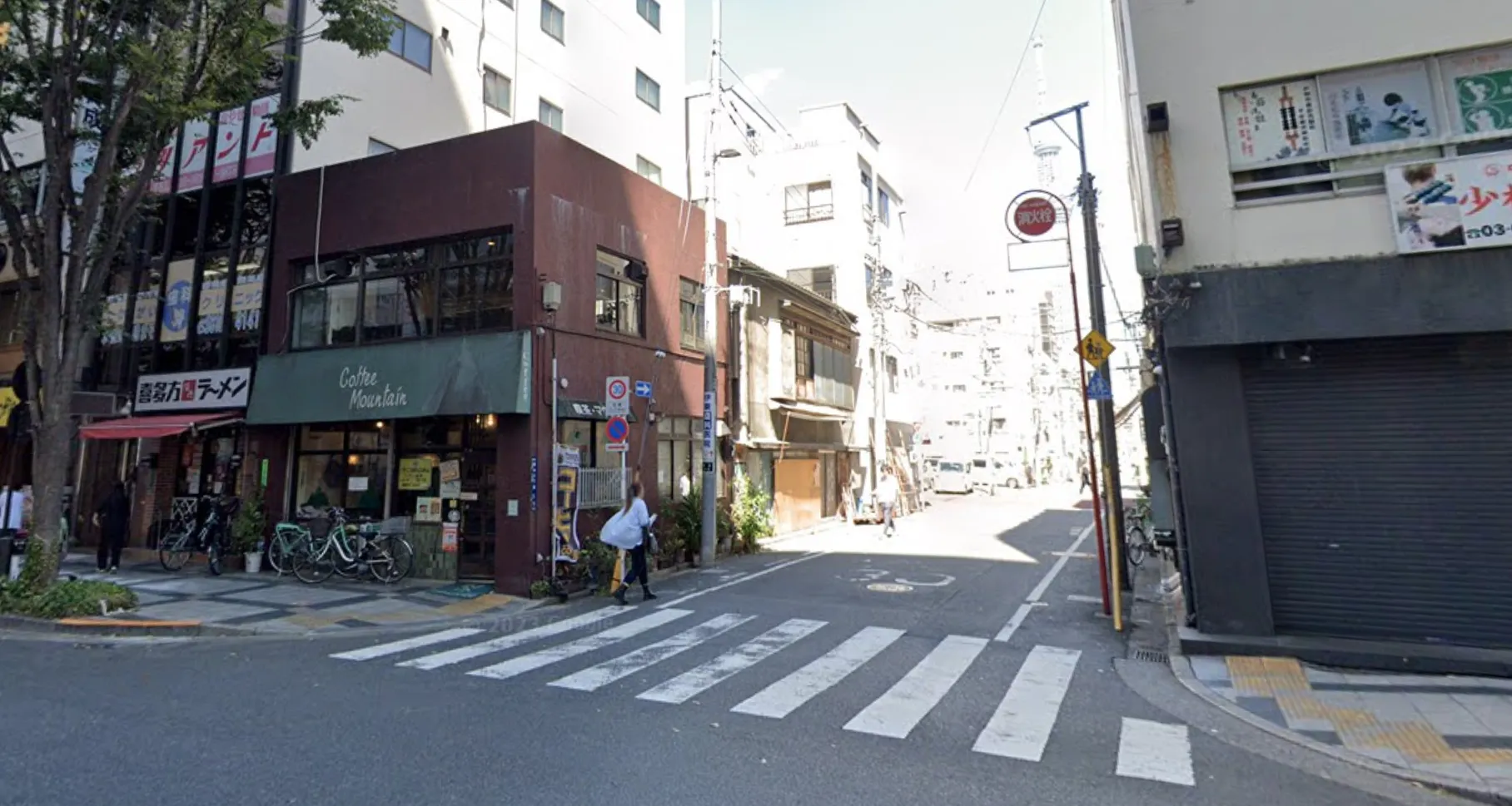 一つ目の通りを右折します。