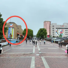 階段を上がると左手にイトーヨーカドーがみえます。