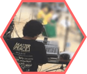 PAスタッフも汗をかきながら頑張る!