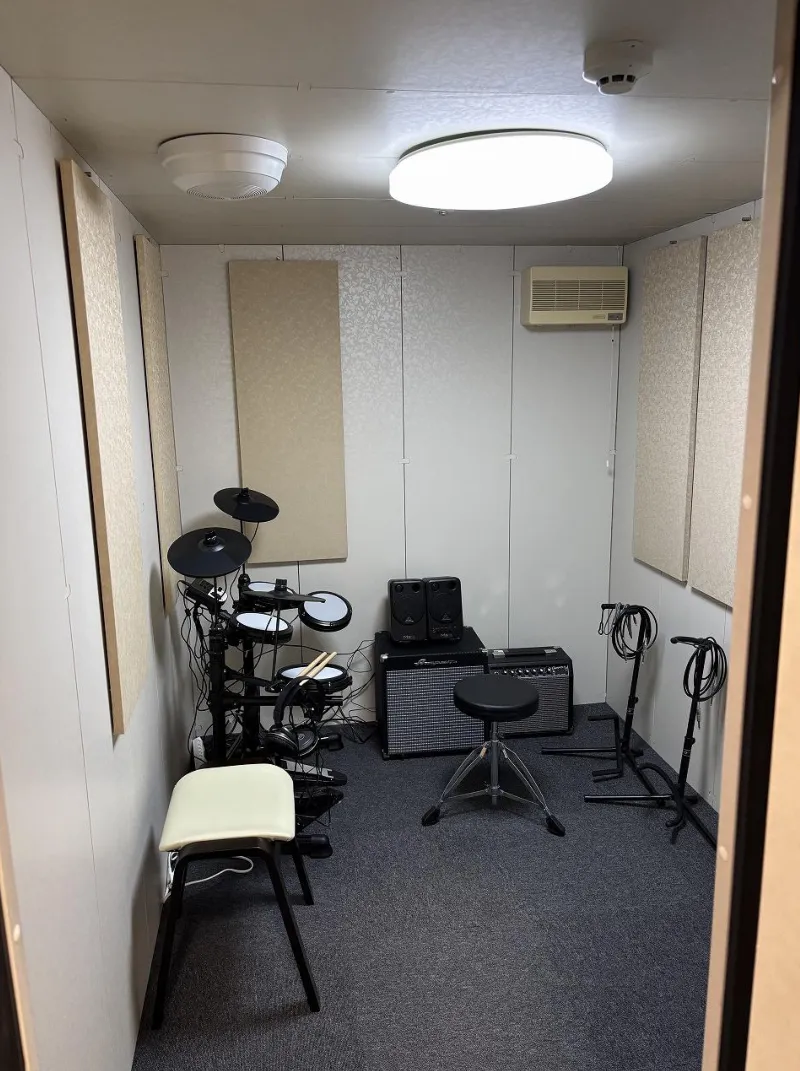 弦楽器から管楽器まで様々なレッスンをしております。防音設備が完備されているため、集中してレッスンに取り組むことが可能です。